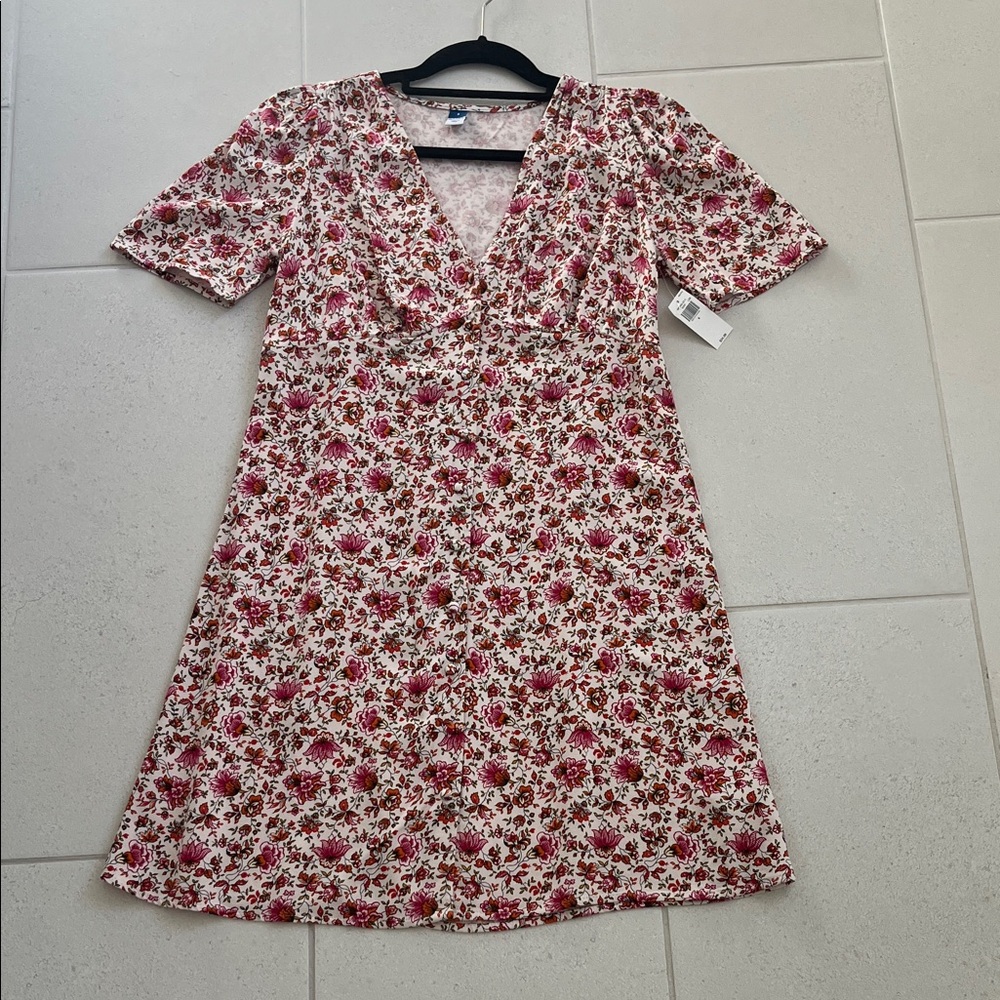 Red white short sleeve Dress floral small old navy V neck new with tag